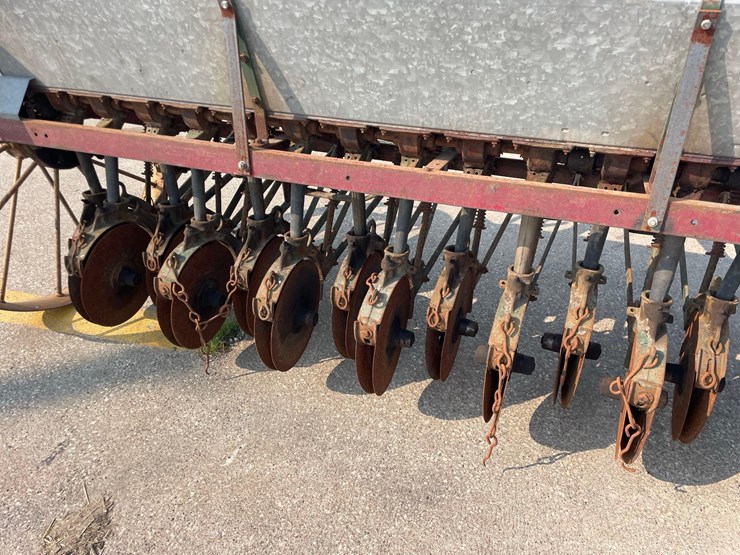 minneapolis-moline-12ft-steel-wheel-grain-drill-image-15