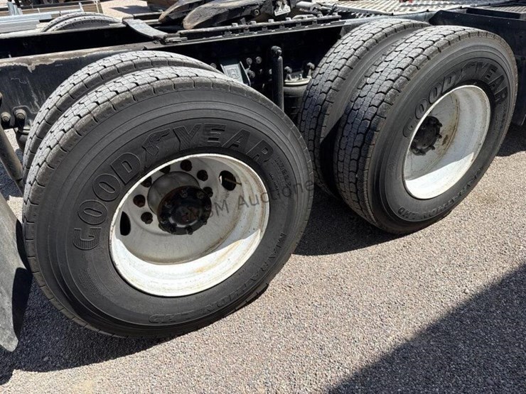 2006-kenworth-t300-image-11