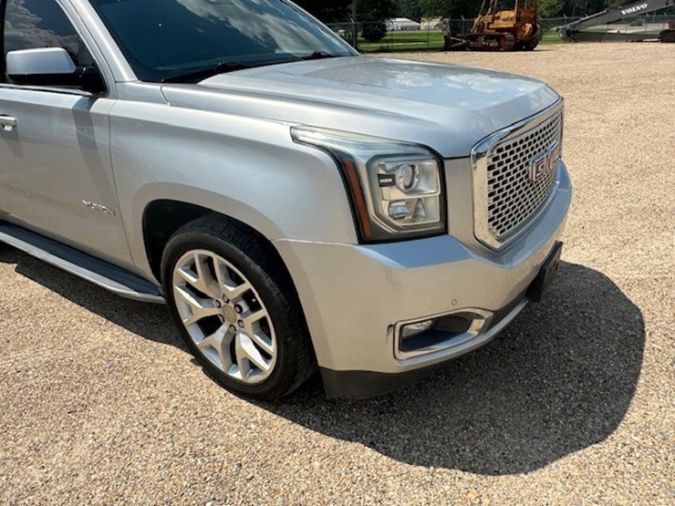 2015-gmc-yukon-image-21