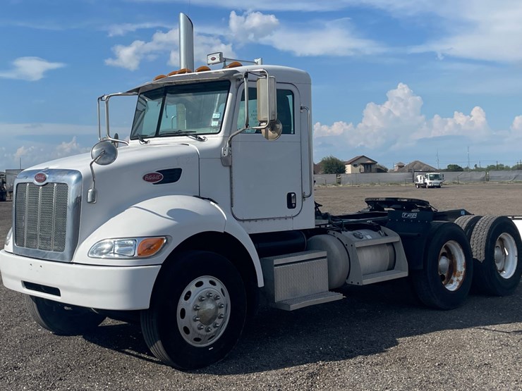 2010-peterbilt-340-image-1