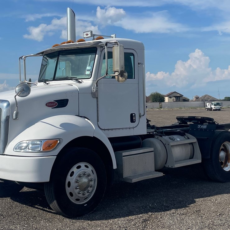 2010 PETERBILT 340
