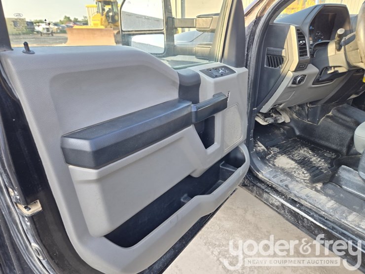 2022-ford-f350-xl-image-30