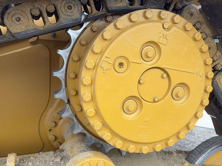 2013-cat-dgn-lgp-dozer-image-7