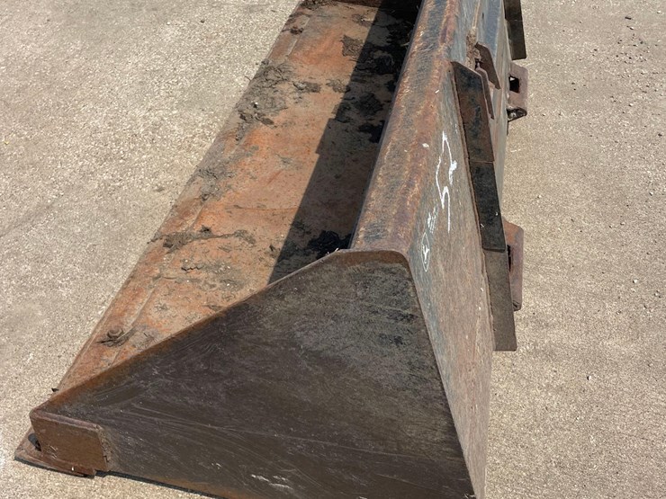 john-deere-82”-skidloader-bucket-image-4