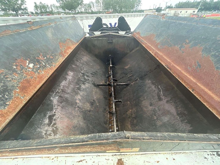 2012-freightliner-m2-106-asphalt-pothole-patcher-truck-image-25