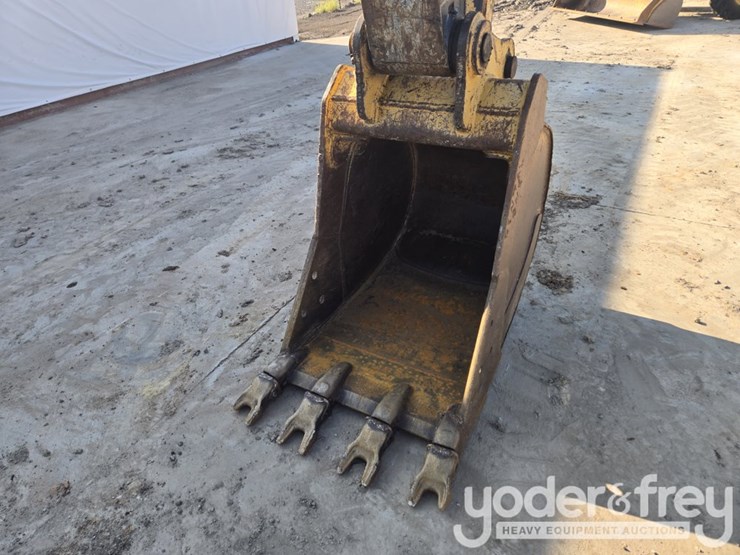 2022-deere-130g-image-10