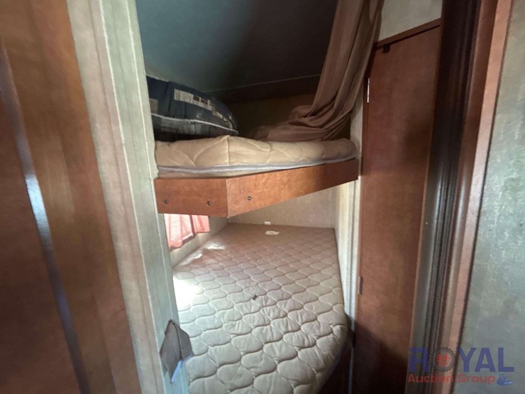 2015-revere-shasta-27db-5th-wheel-travel-trailer-image-13