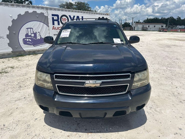 2008-chevrolet-suburban-image-22
