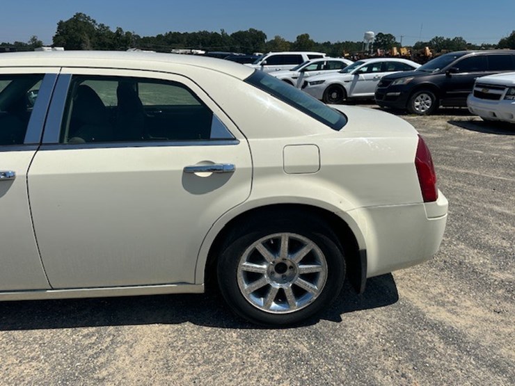 #23051-•-2007-chrysler-300-image-9