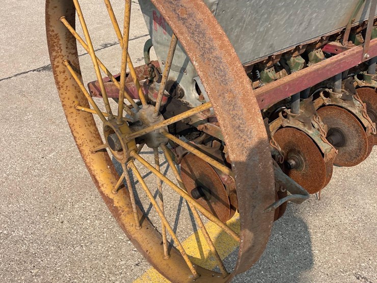 minneapolis-moline-12ft-steel-wheel-grain-drill-image-5