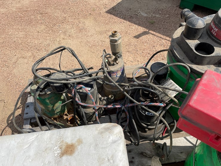 #4742-•-various-sump-pumps-and-vacuums-image-9