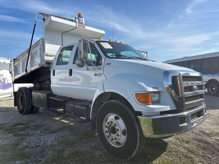 2005-ford-f750-image-2