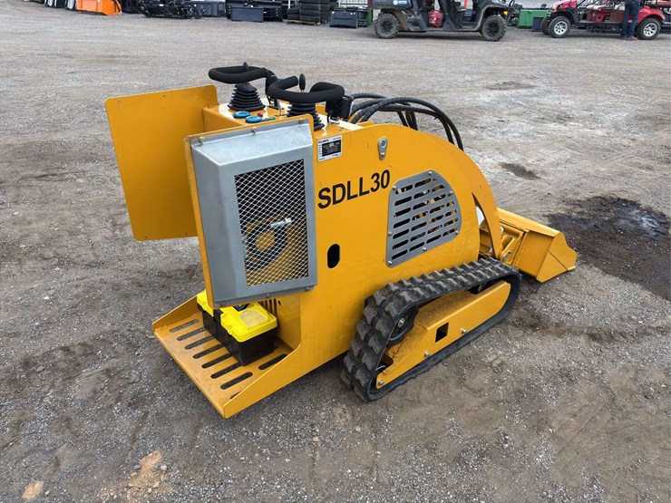sdll30-stand-on-skid-loader-image-3