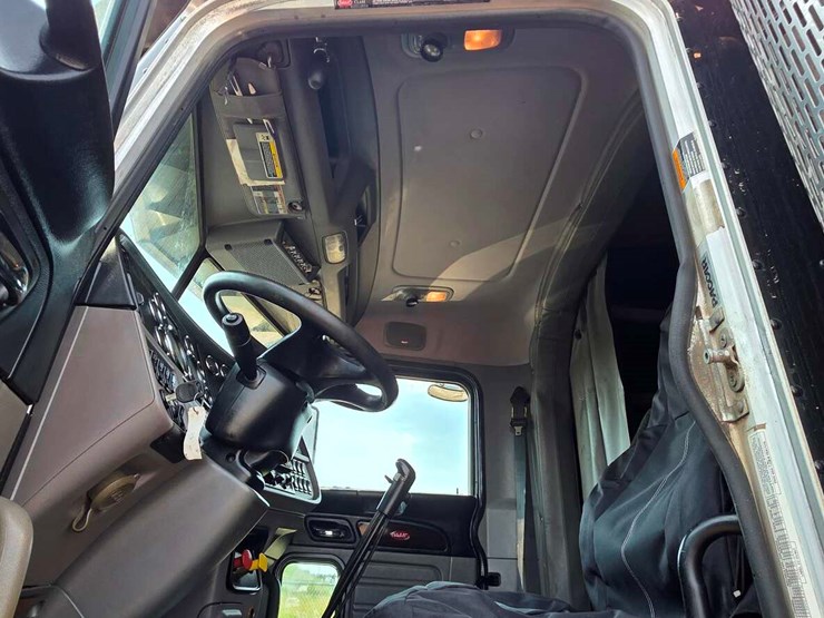 2009-peterbilt-389-image-5