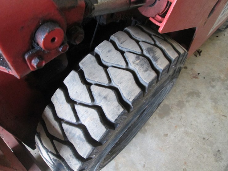 #12-•-#26939-•-nissan-14-3000lb-pneumatic-tire-forklift-nf01m14-image-13