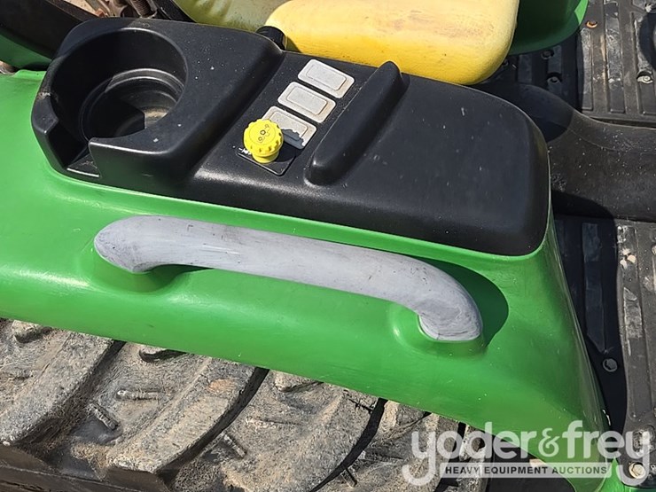 2009-john-deere-3038e-image-40