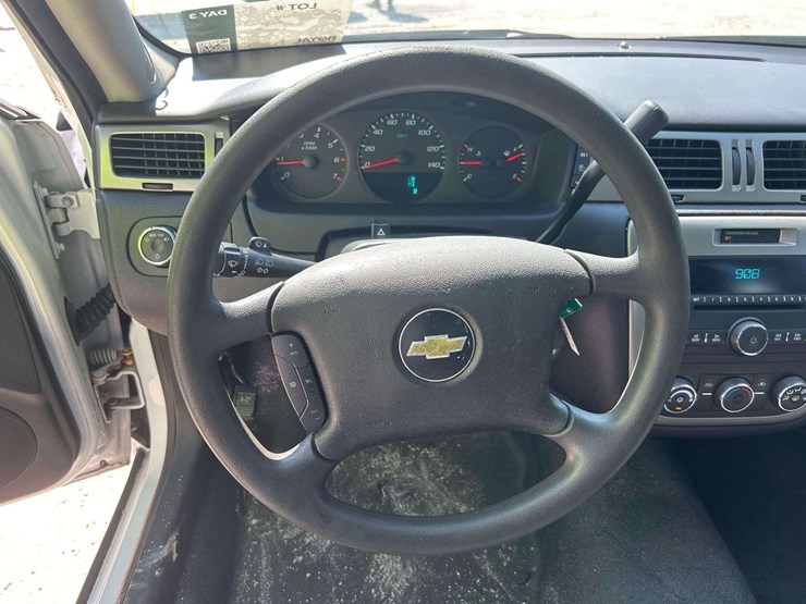2011-chevrolet-impala-sedan-image-11