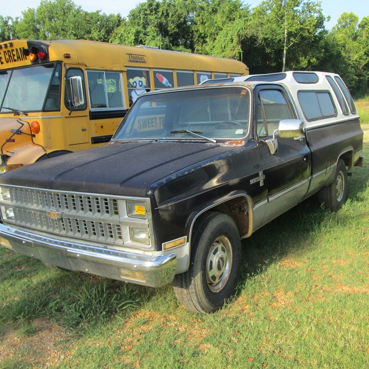 #19 • #26805 • 1982 Chevrolet Scottsdale Pickup 1GCGC24M5CJ147797