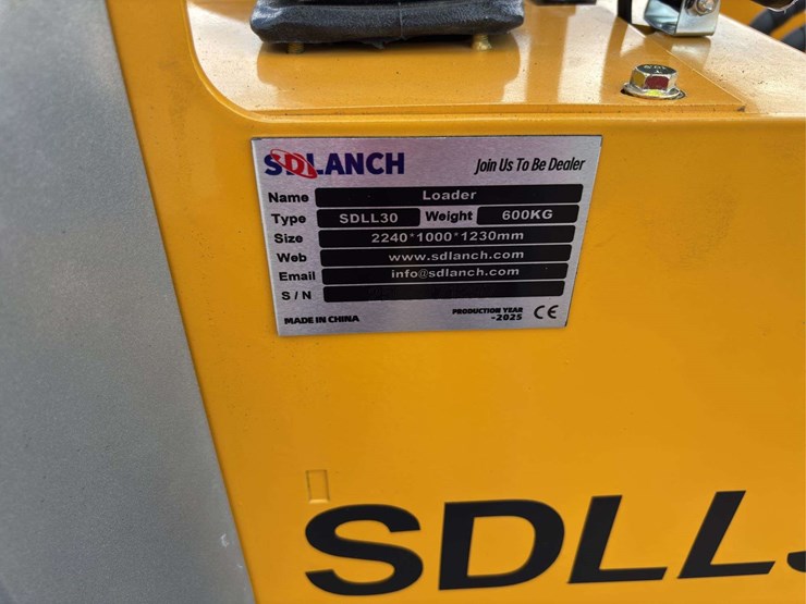sdll30-stand-on-skid-loader-image-13