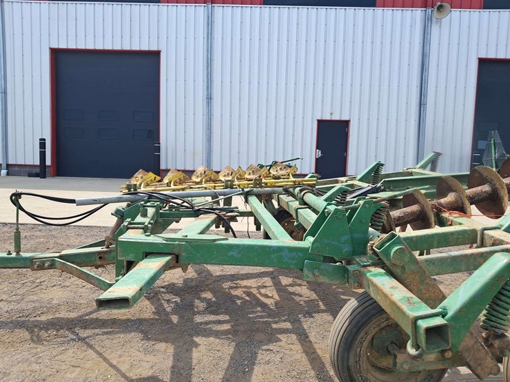 john-deere-12-image-8