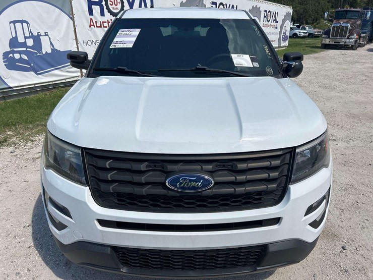 2017-ford-explorer-image-26