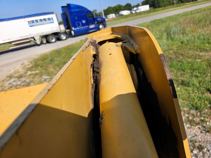 2004-caterpillar-236b-image-54