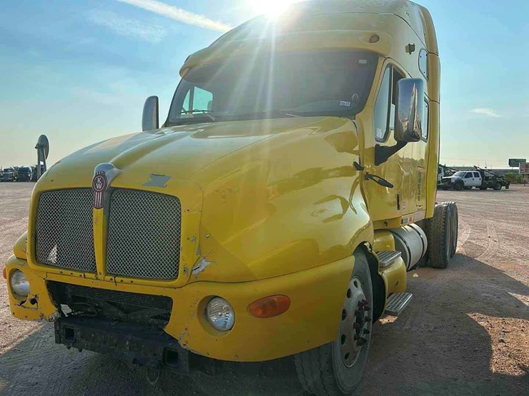 2003-kenworth-t2000-image-1