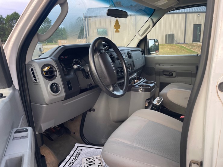 2014-ford-e350-image-10