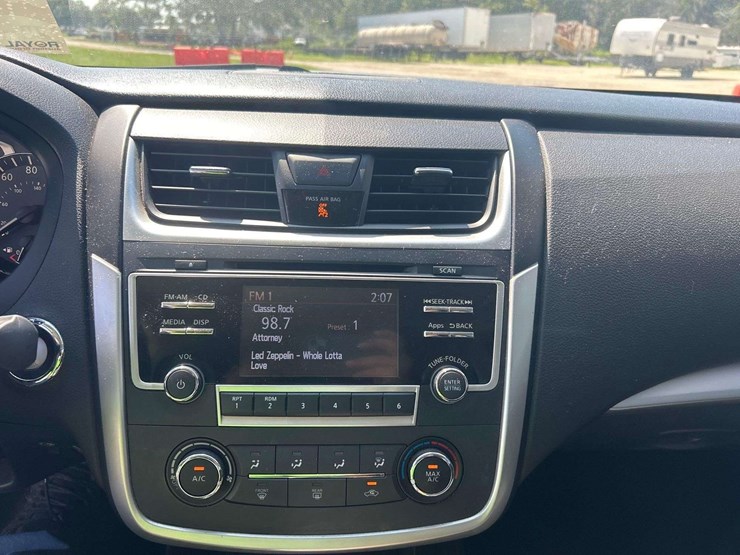 2016-nissan-altima-2.5-sedan-image-15