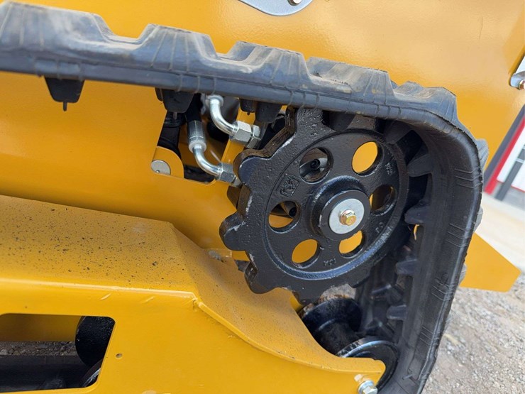 sdll30-stand-on-skid-loader-image-16