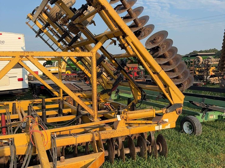 landoll-tilloll-876,-35ft,-3-bar-harrow-with-beater,-walking-tandem,-updated-reel-savers-image-3