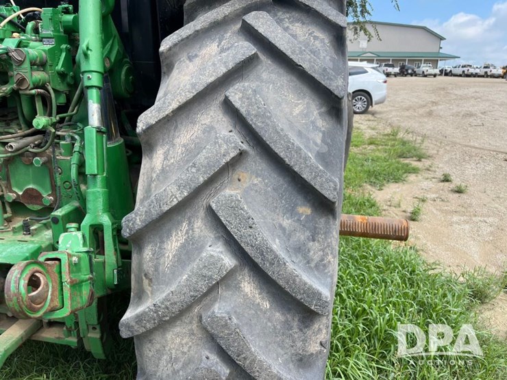 2014-john-deere-6140r-image-32