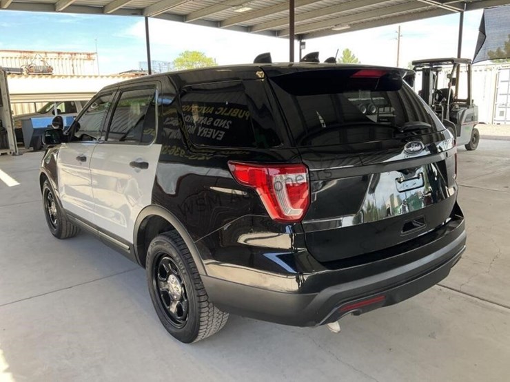 2016-ford-explorer-image-5