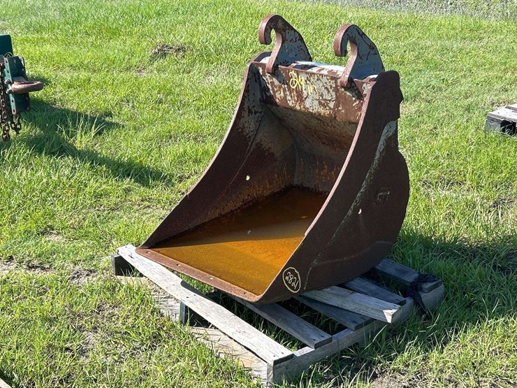 2020-gp-equipment-24in-excavator-bucket-image-1