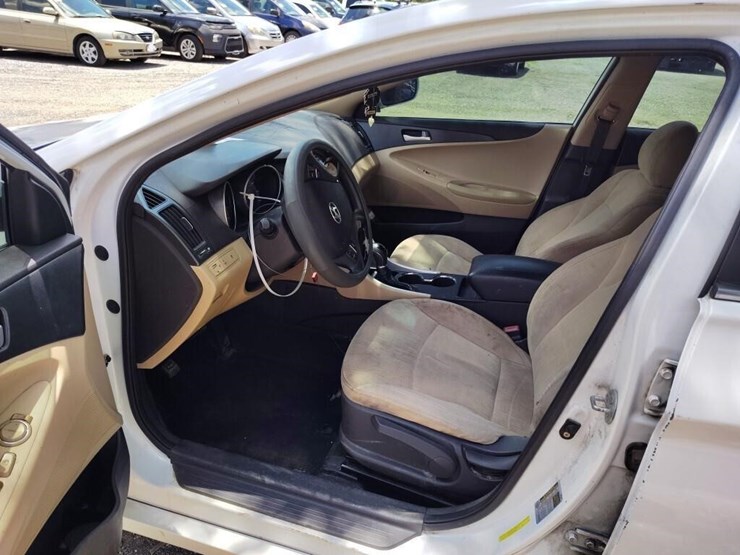 2011-hyundai-sonata-gls-runs/moves-image-5