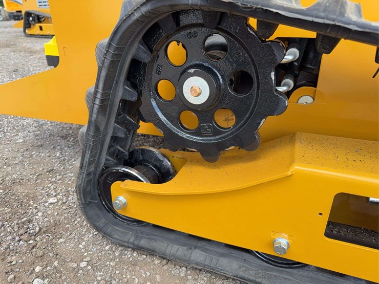 sdll30-stand-on-skid-loader-image-13