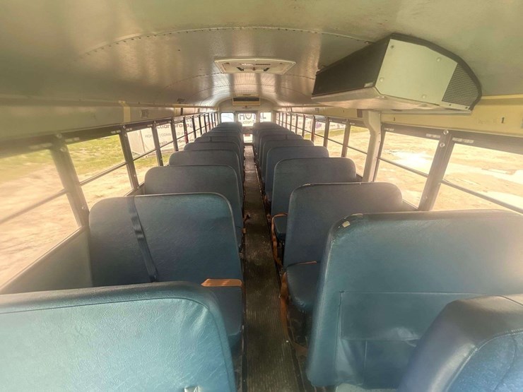 2004-ic-corporation-3000ic-school-bus-image-16