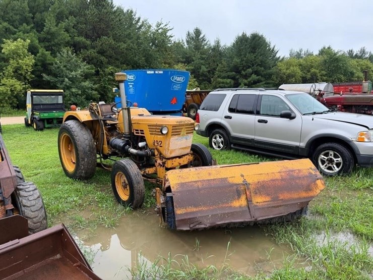 deutz-industrial-tractor-with-broom-image-1