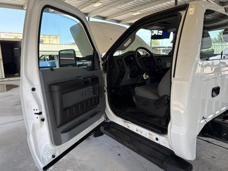2016-ford-f550-image-25