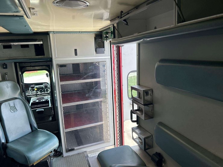 2009-freightliner-m2-106-medtec-ambulance-image-29