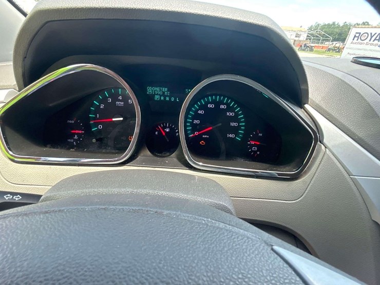 2009-chevrolet-traverse-ls-image-12