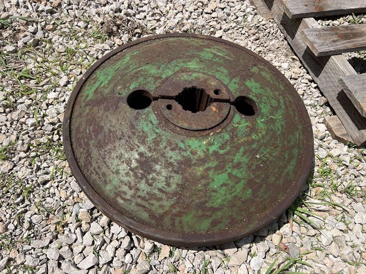 john-deere-model-g-flywheel-image-1
