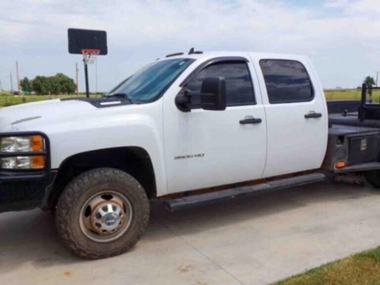 2011-chevy-4-door-dually-weld-bed-image-2