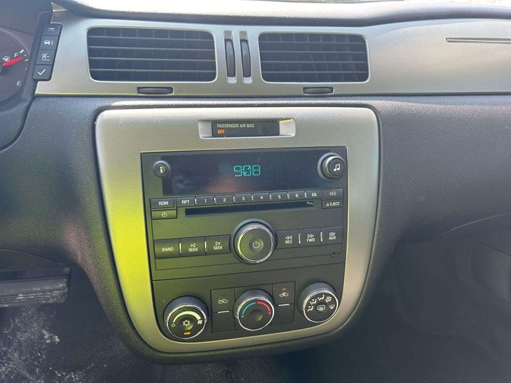 2011-chevrolet-impala-sedan-image-15