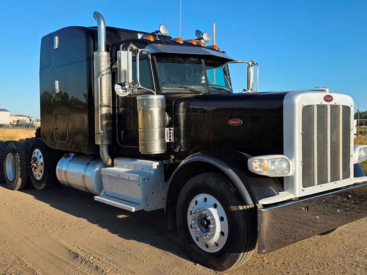 2015-peterbilt-389-image-3