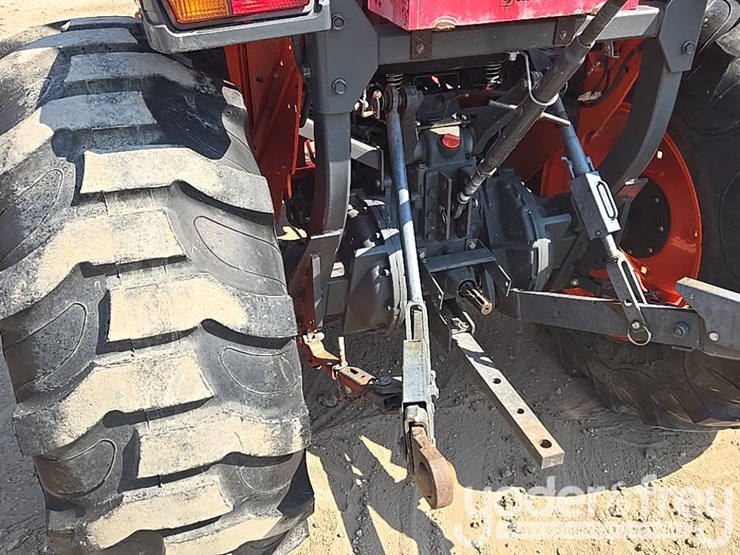 2017-kubota-mx5100-image-29