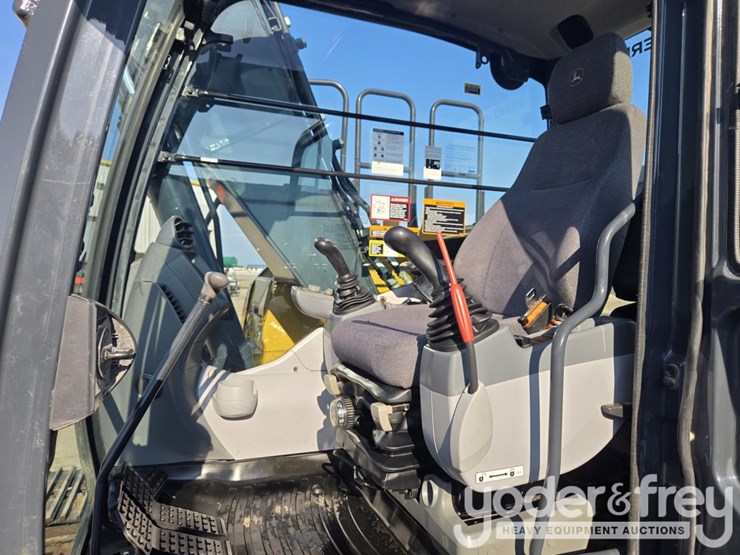 2022-deere-130g-image-73