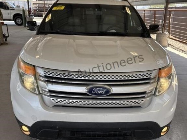 2011-ford-explorer-xlt-image-3