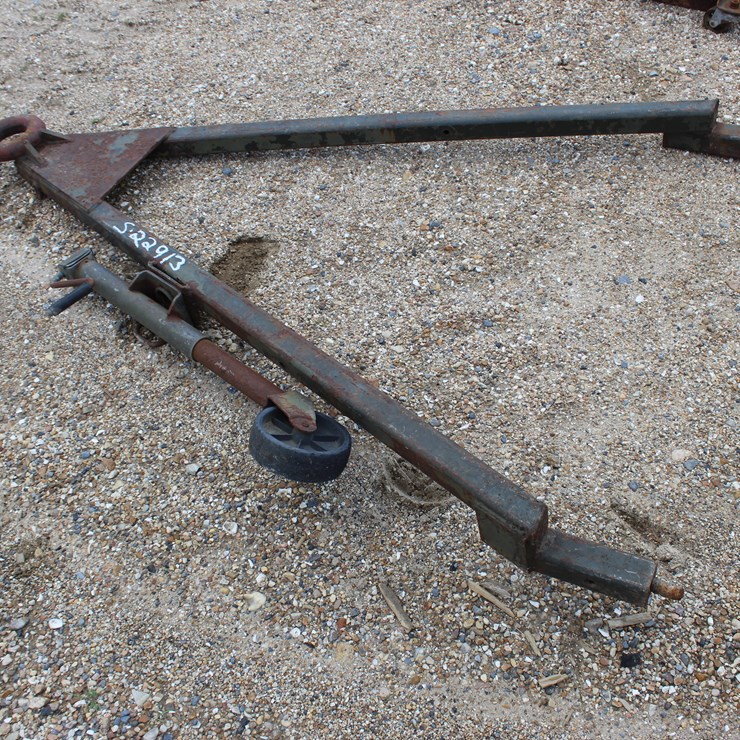 #22913 • LOT WITH TRAILER TONGUE AND JACK