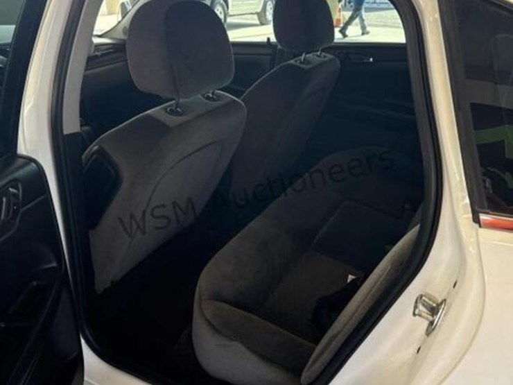 2016-chevrolet-impala-ls-sdn-image-23